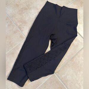 Aerie Black High-Waisted cropped Leggings with Laser Cut Design-XS